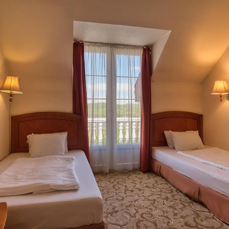 Hotel Bellevue Естергом Екстериор снимка