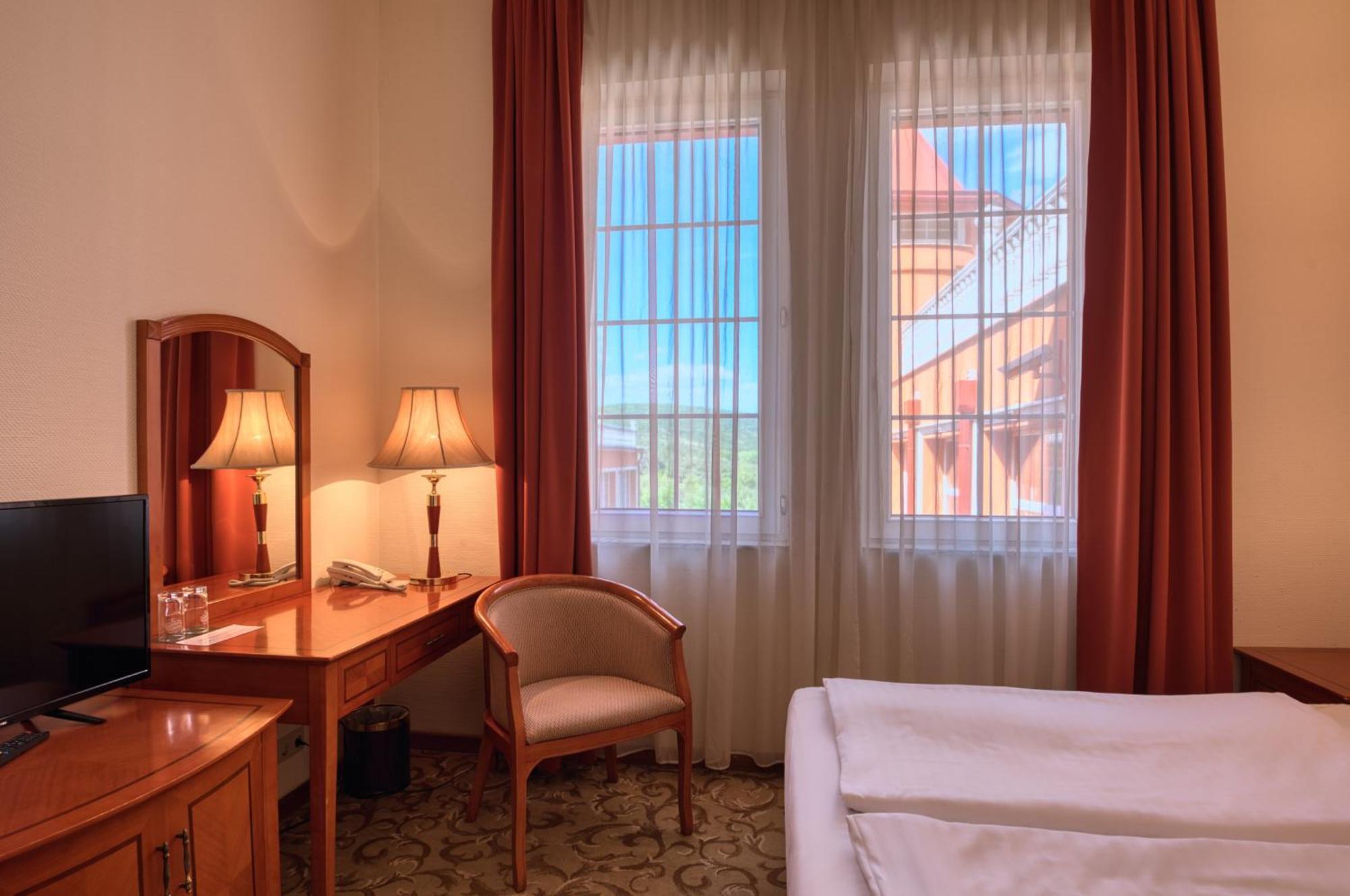 Hotel Bellevue Естергом Екстериор снимка