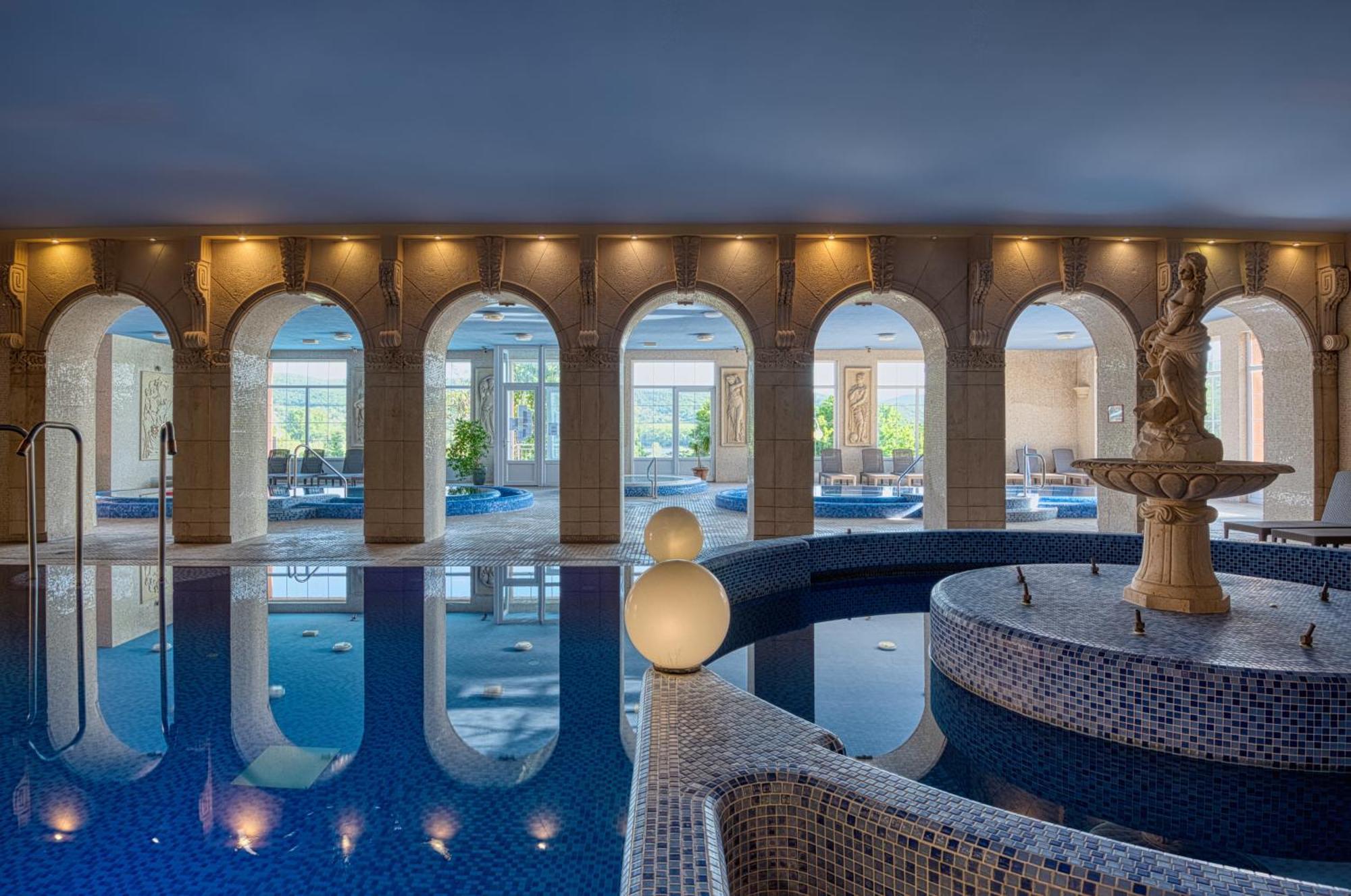 Hotel Bellevue Естергом Екстериор снимка