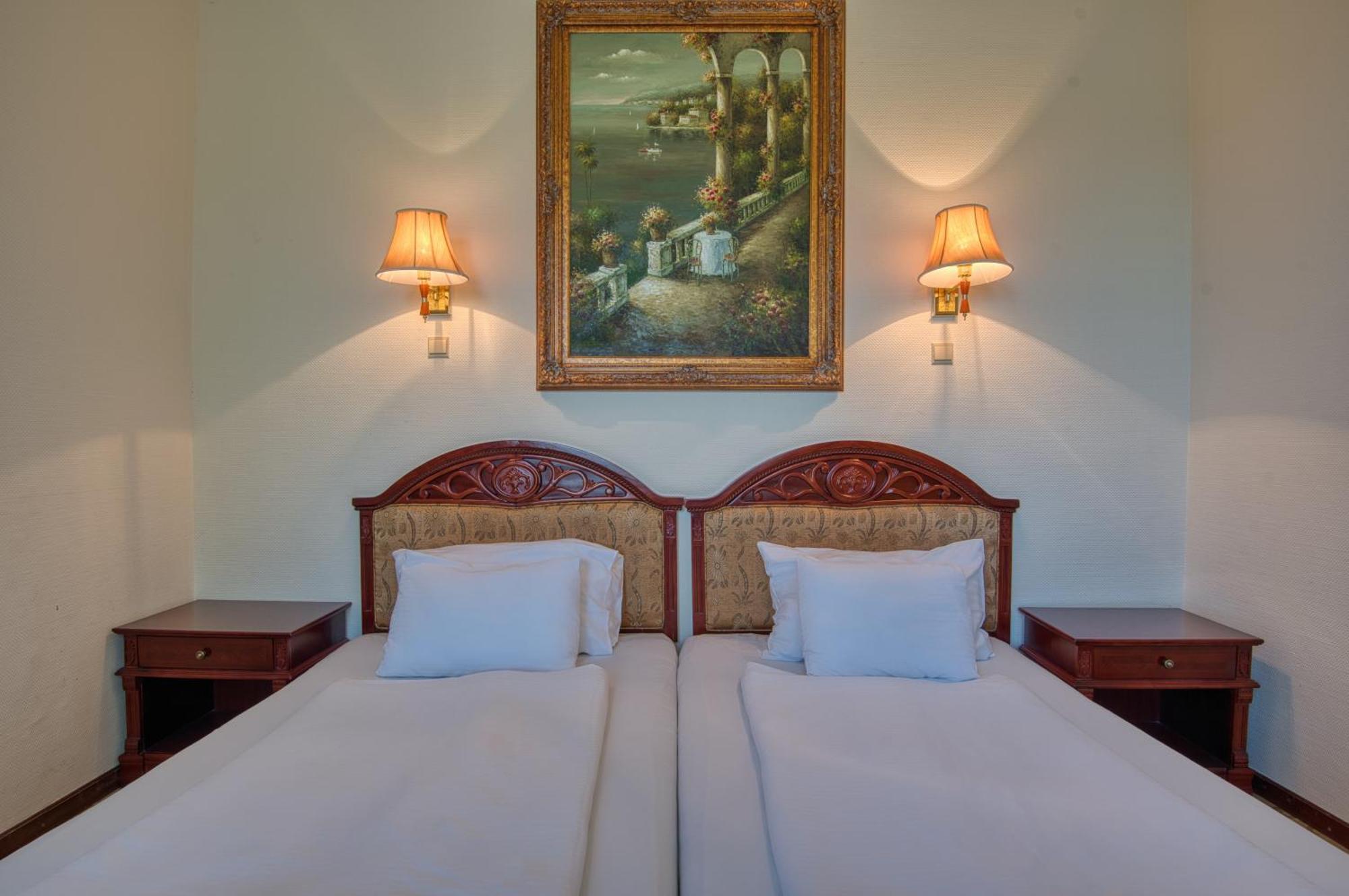 Hotel Bellevue Естергом Екстериор снимка