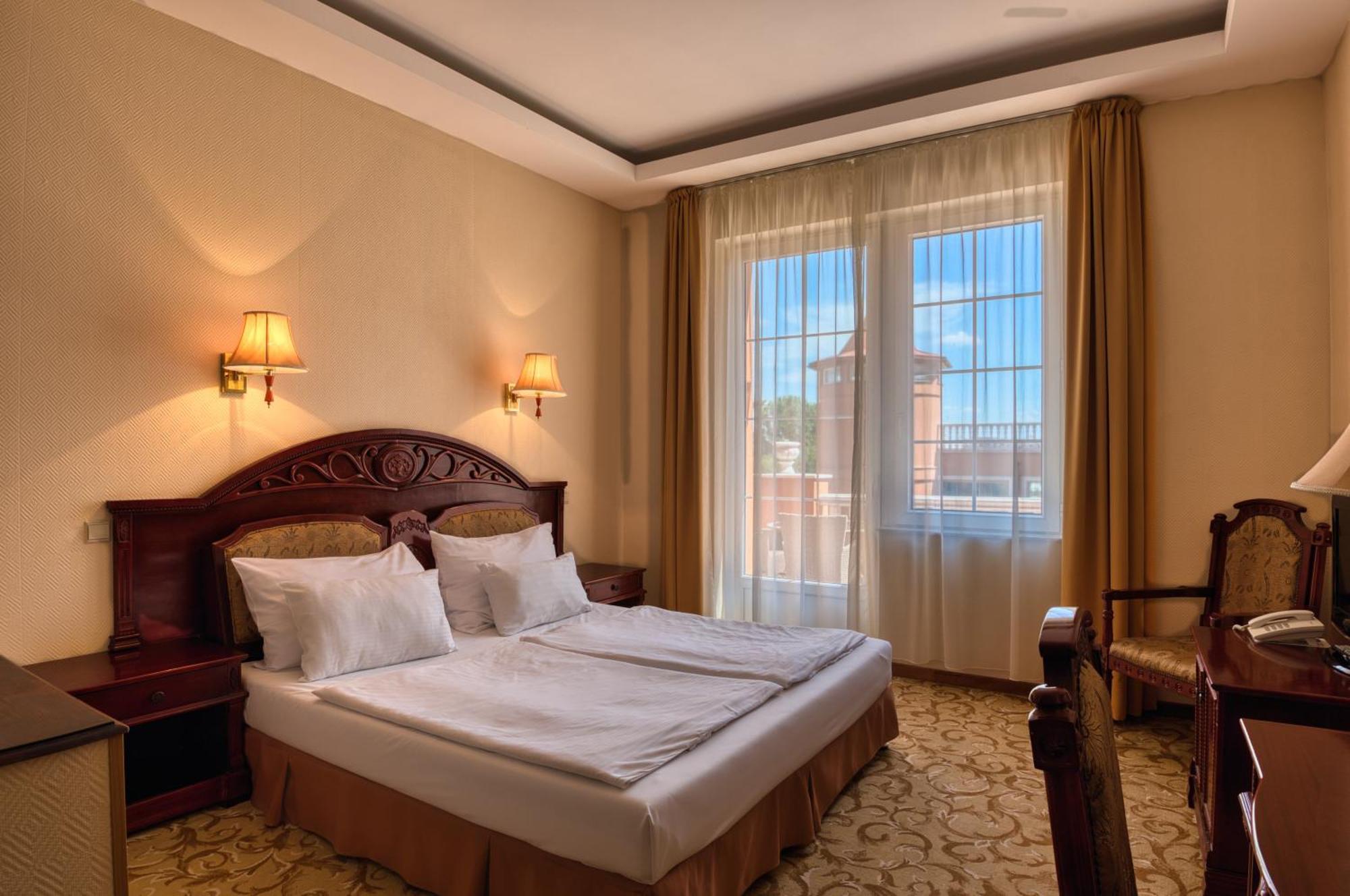 Hotel Bellevue Естергом Екстериор снимка