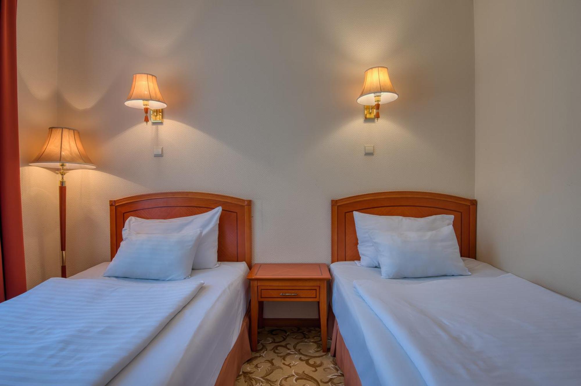 Hotel Bellevue Естергом Стая снимка