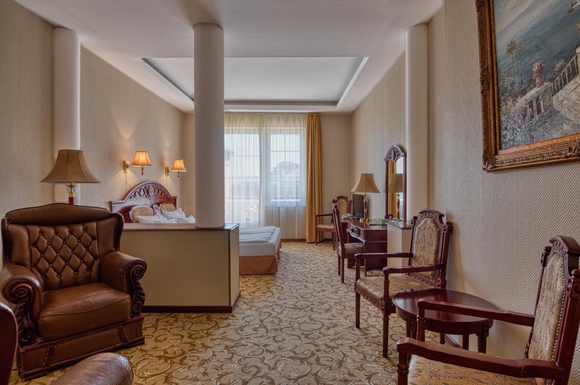 Hotel Bellevue Естергом Екстериор снимка