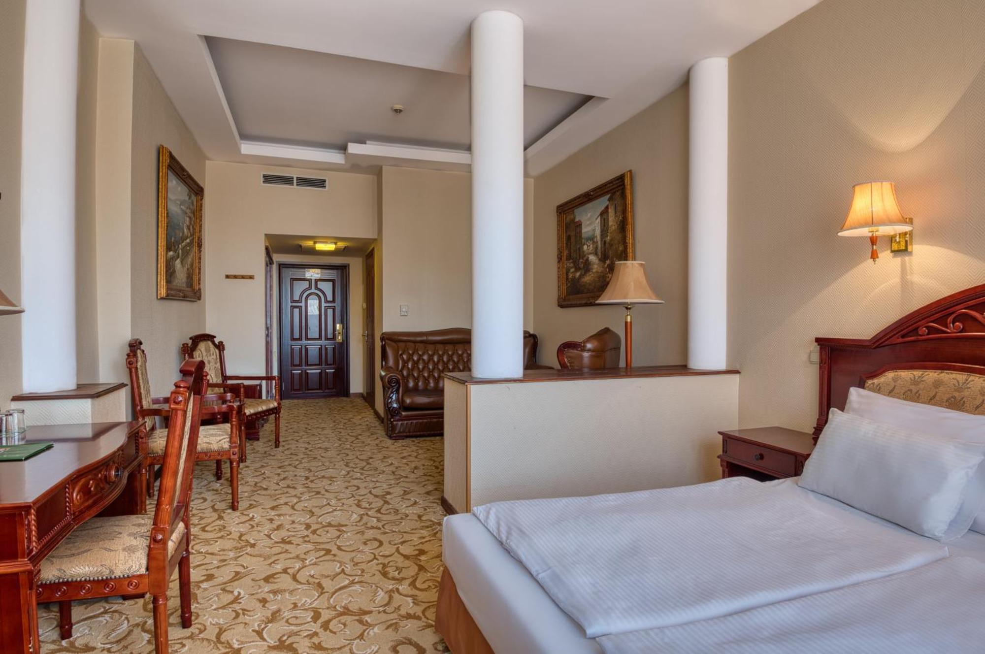Hotel Bellevue Естергом Стая снимка