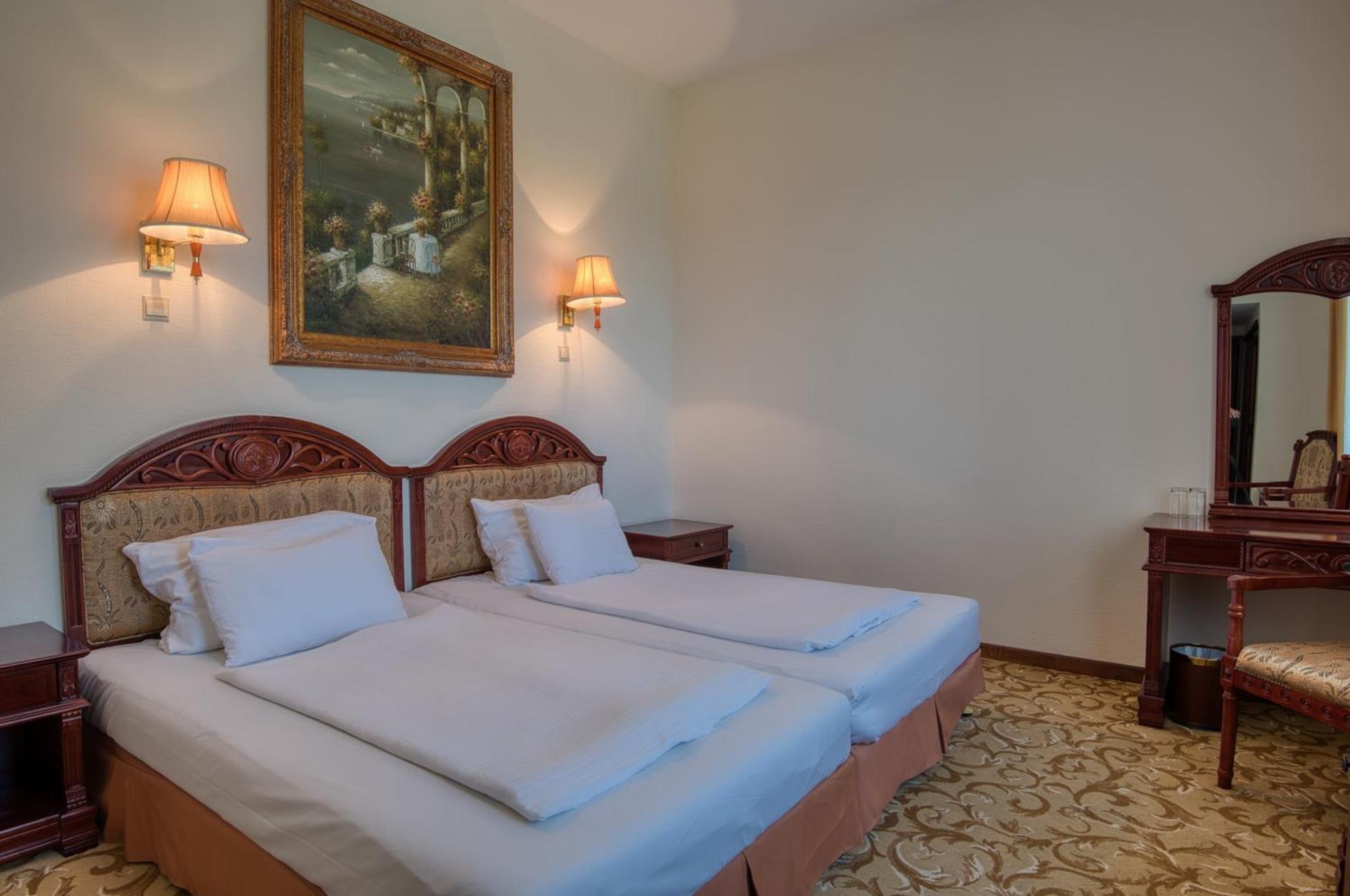 Hotel Bellevue Естергом Екстериор снимка