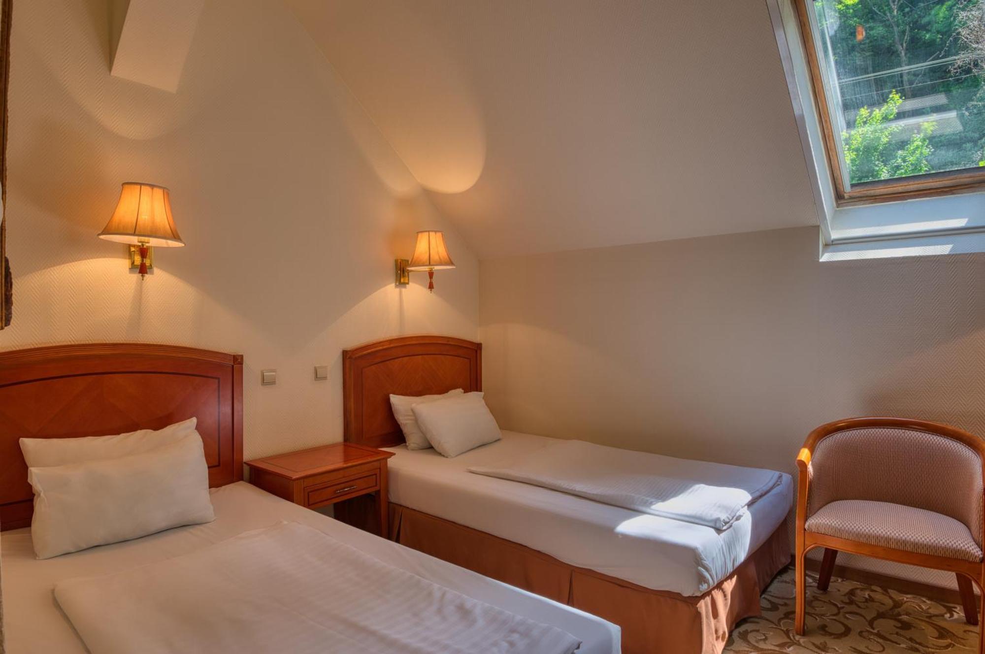 Hotel Bellevue Естергом Стая снимка