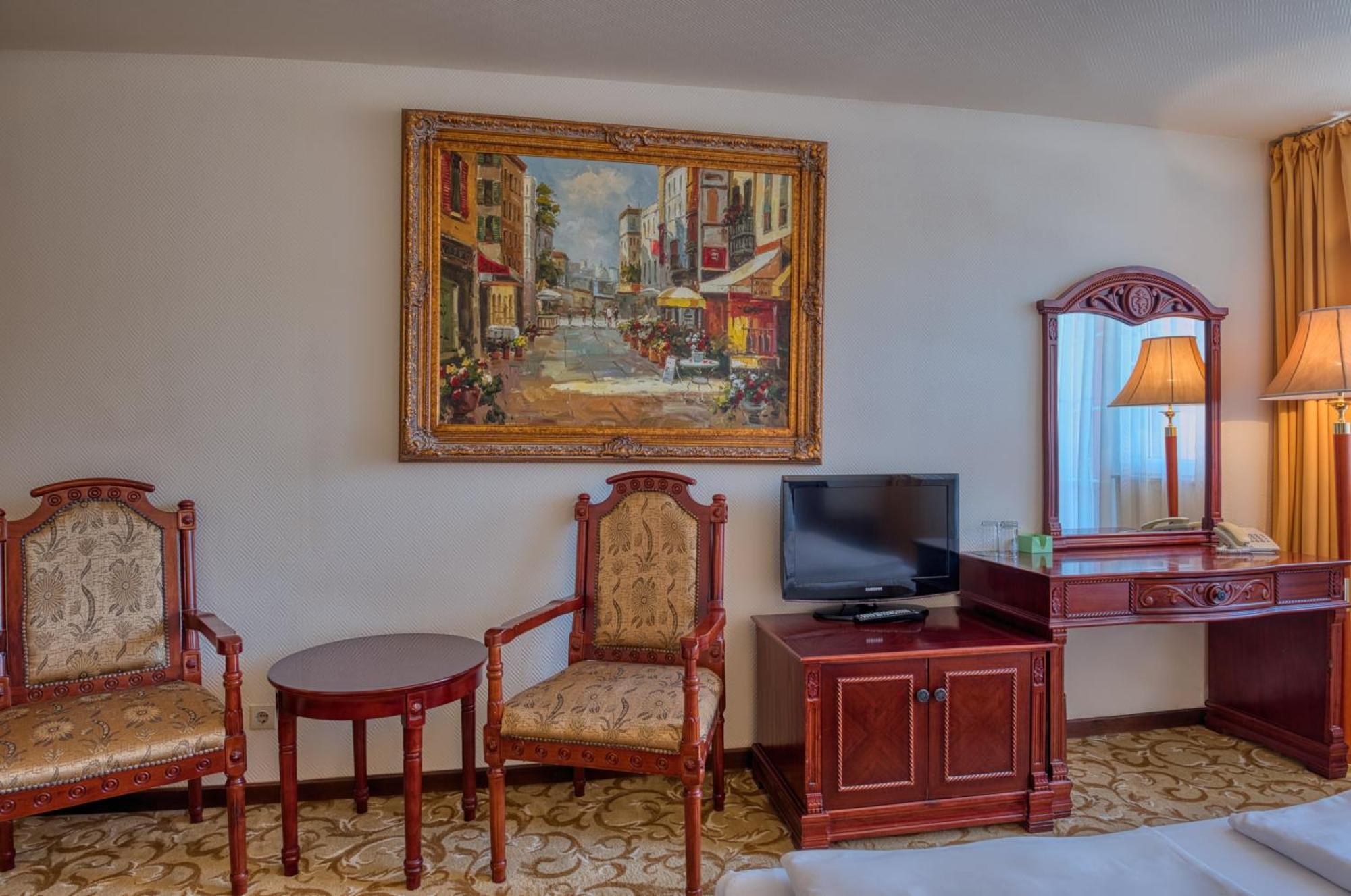 Hotel Bellevue Естергом Екстериор снимка