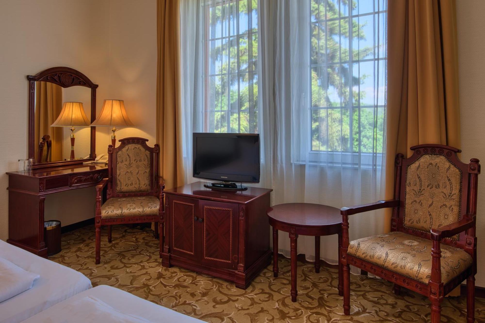 Hotel Bellevue Естергом Екстериор снимка