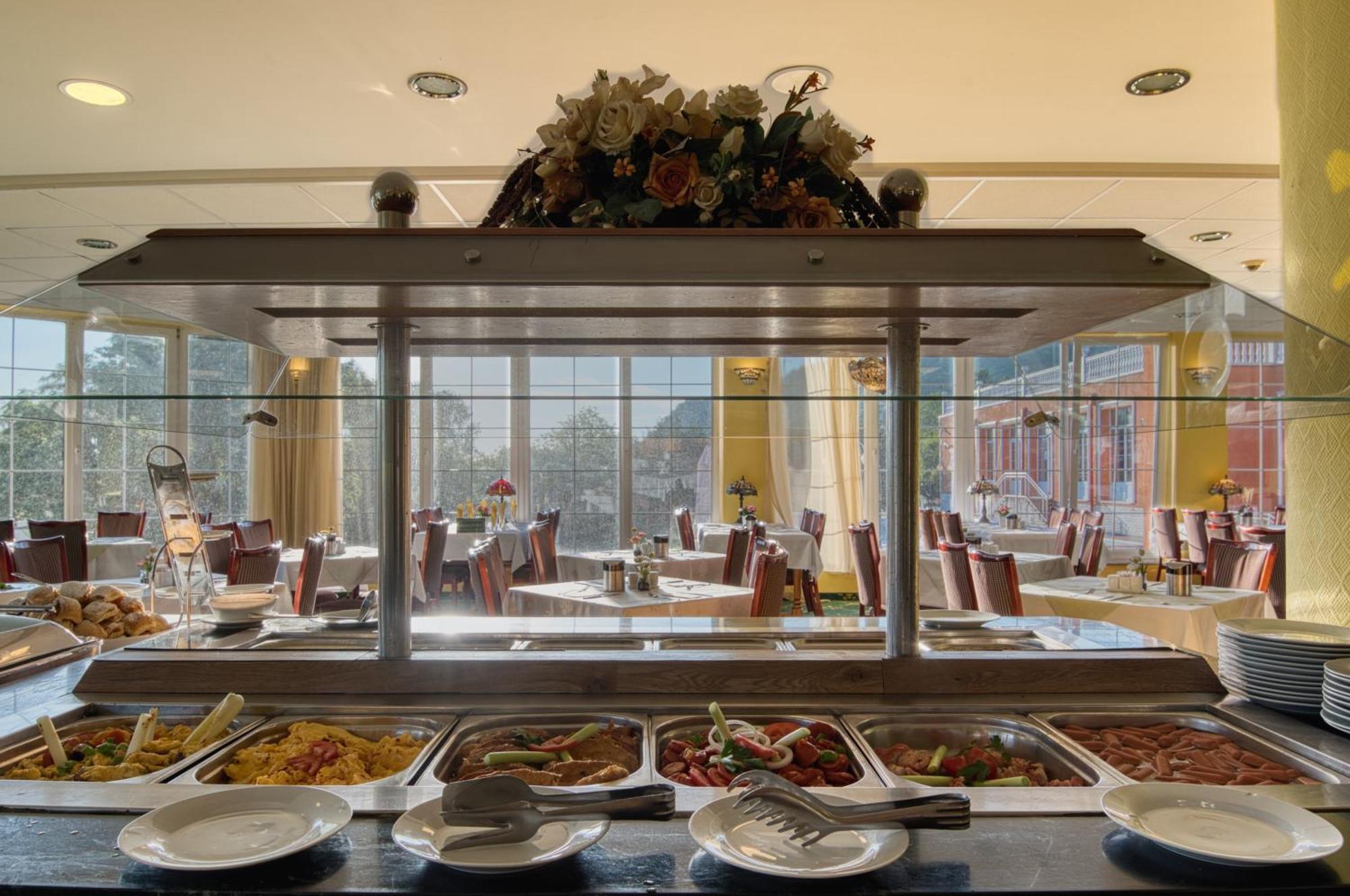 Hotel Bellevue Естергом Екстериор снимка