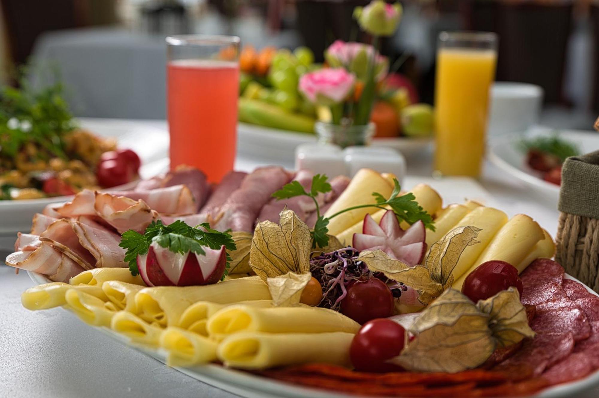 Hotel Bellevue Естергом Екстериор снимка