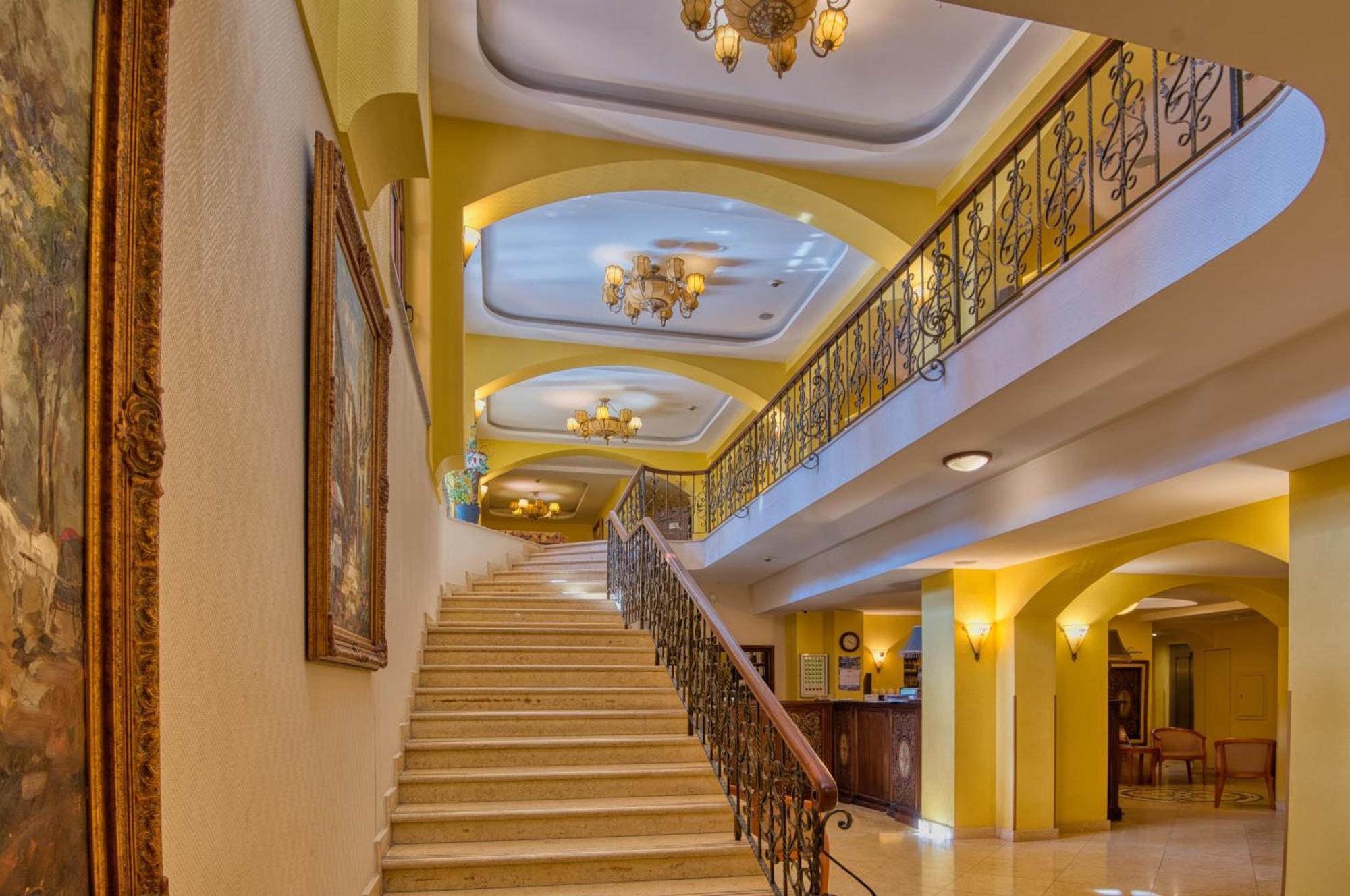 Hotel Bellevue Естергом Екстериор снимка
