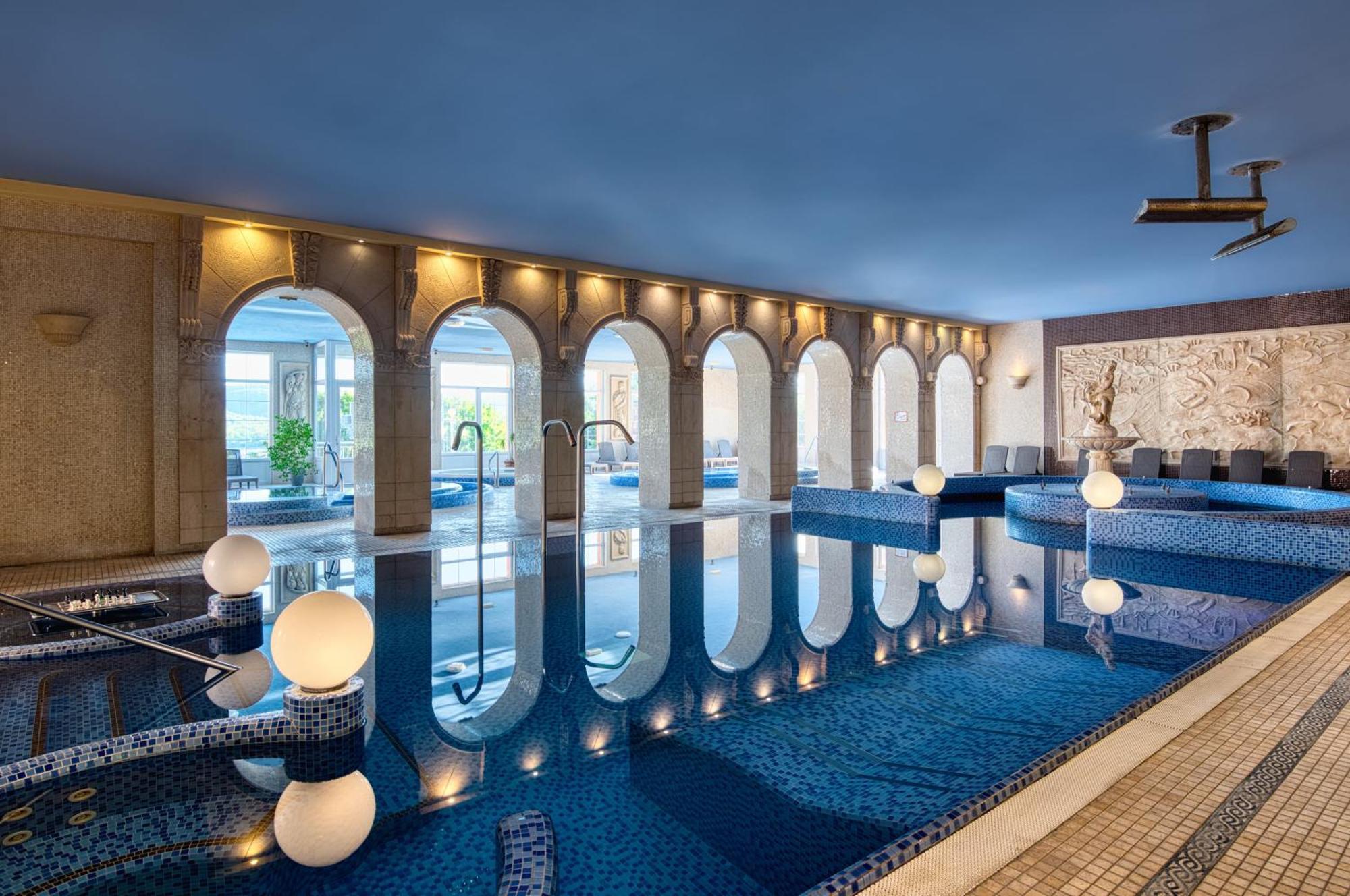 Hotel Bellevue Естергом Екстериор снимка