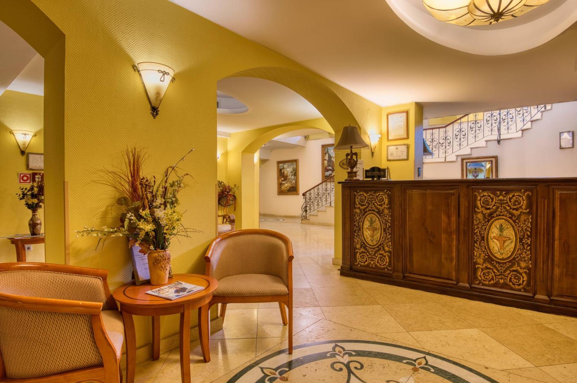 Hotel Bellevue Естергом Екстериор снимка