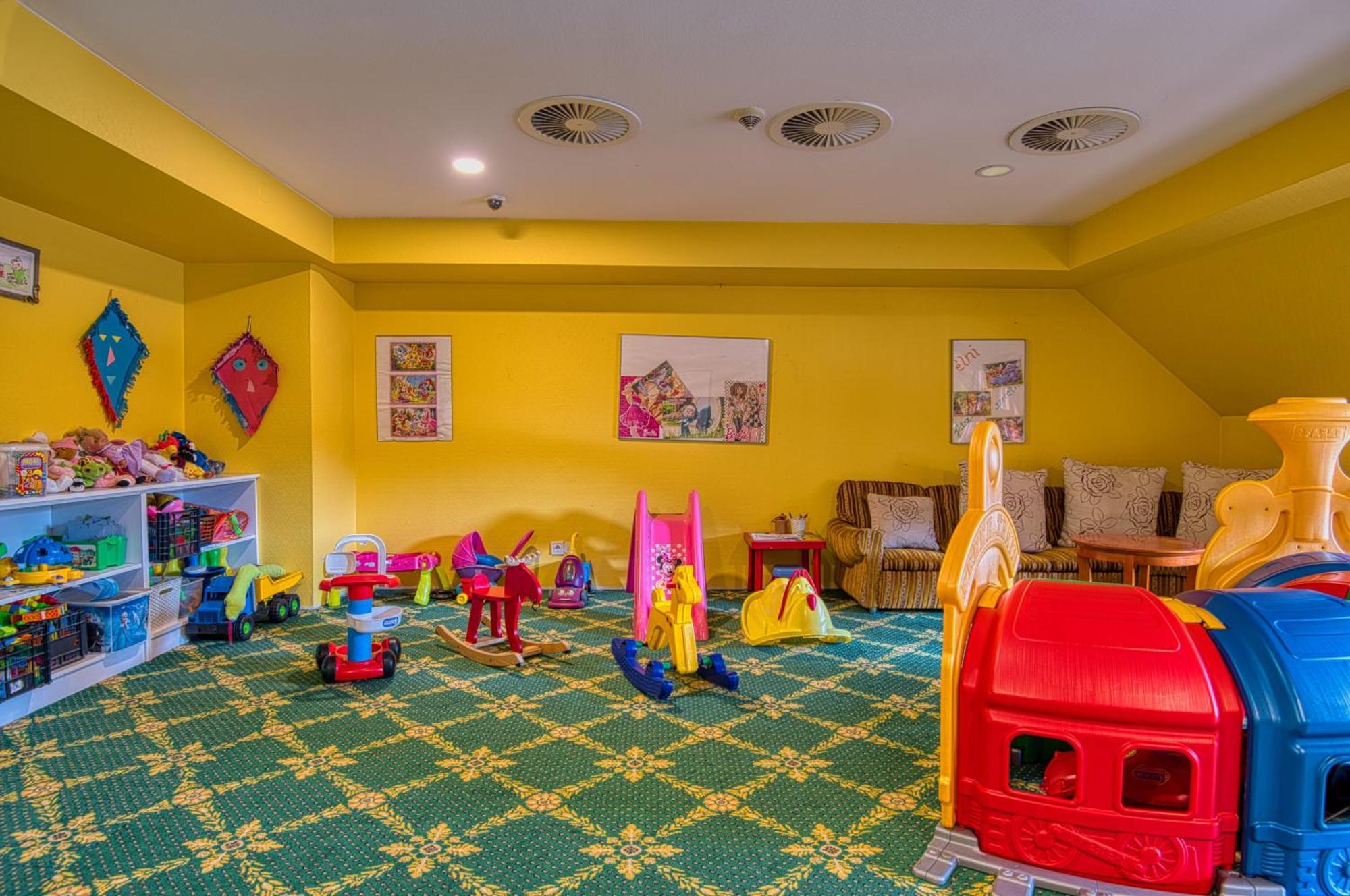 Hotel Bellevue Естергом Екстериор снимка