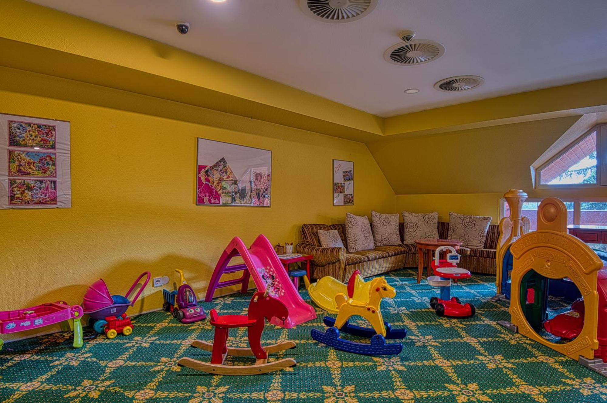 Hotel Bellevue Естергом Екстериор снимка