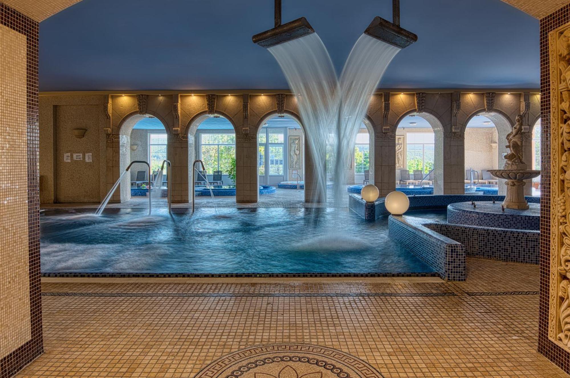 Hotel Bellevue Естергом Екстериор снимка