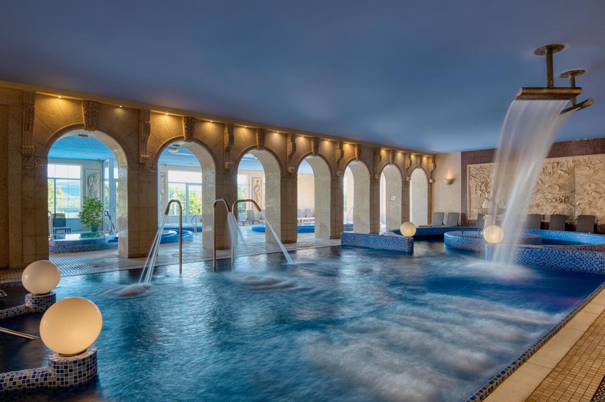 Hotel Bellevue Естергом Екстериор снимка