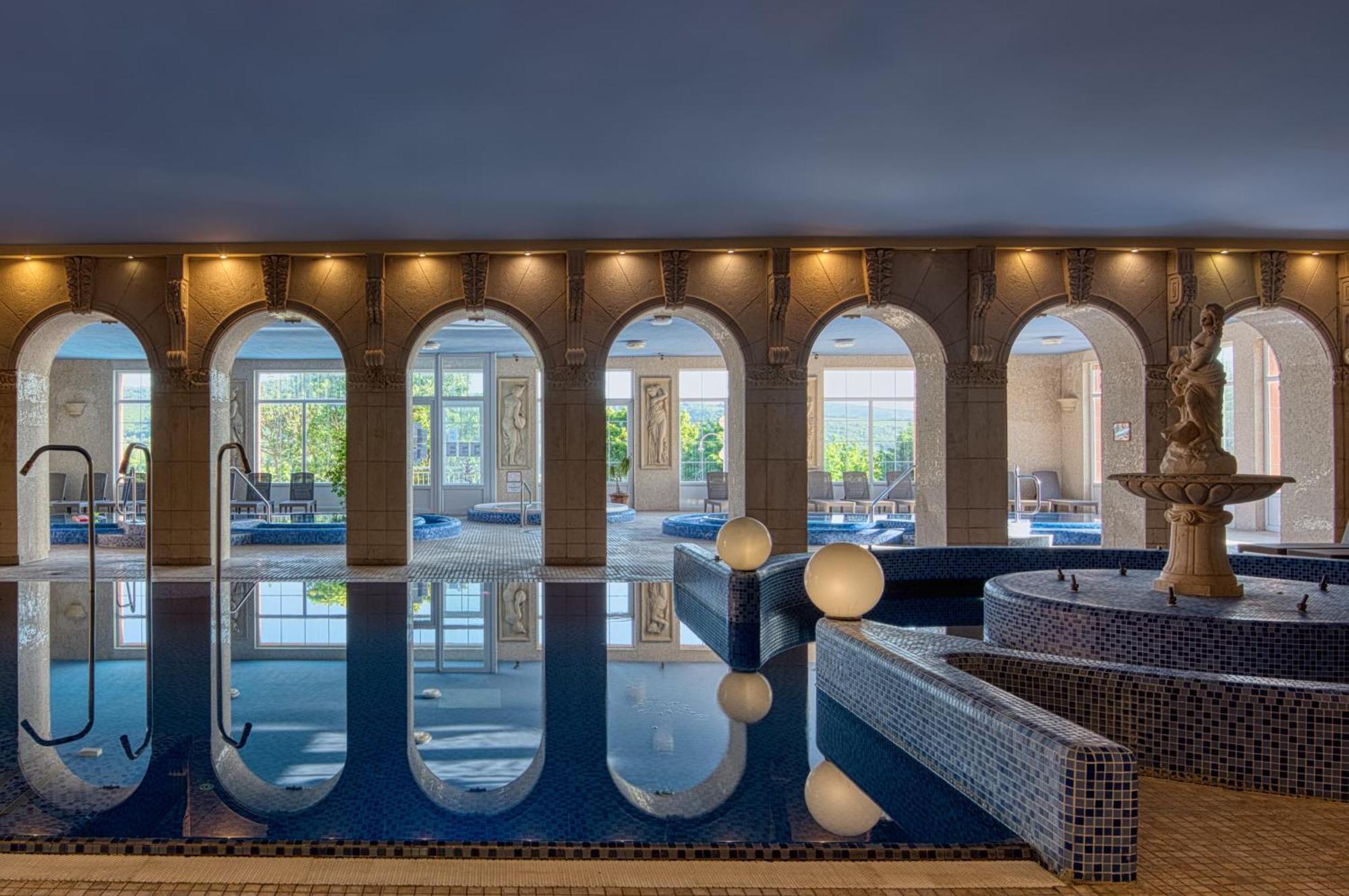 Hotel Bellevue Естергом Екстериор снимка