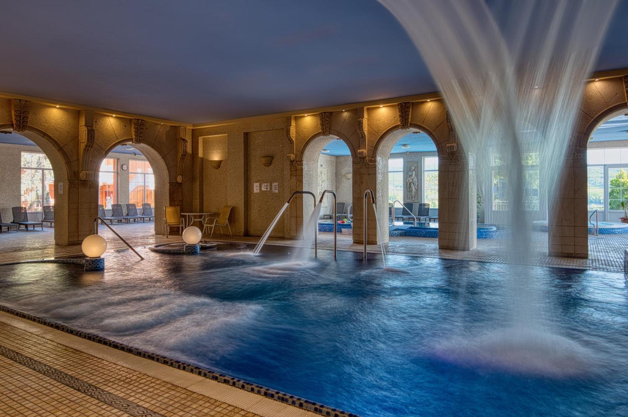 Hotel Bellevue Естергом Екстериор снимка